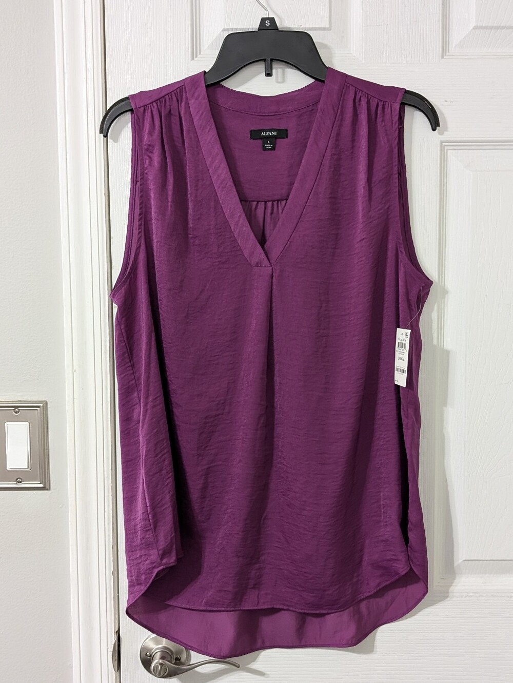 NWT - Women's alfani Fuchsia top
